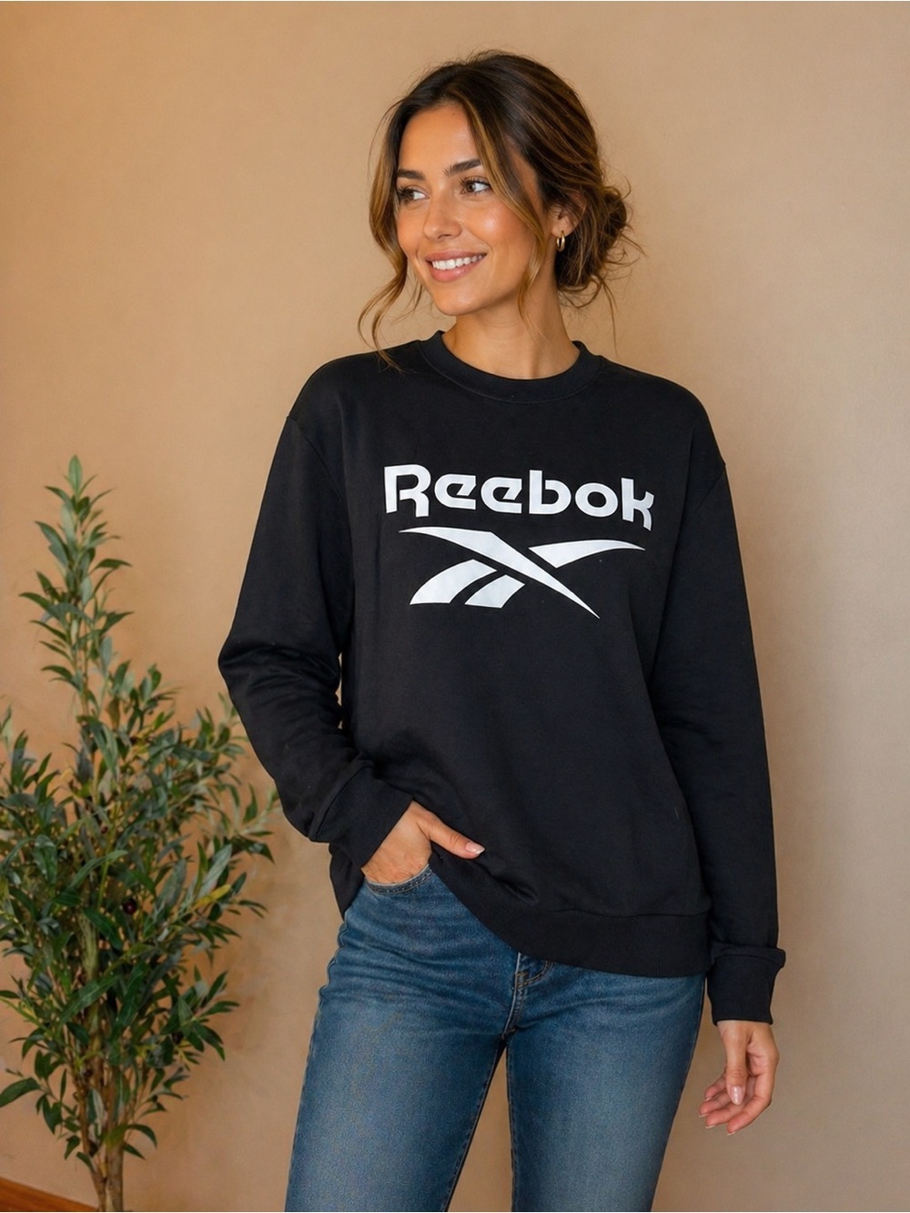 401. Reebok XL Black Fleece Crewneck Sweatshirt Logo Athletic NWT